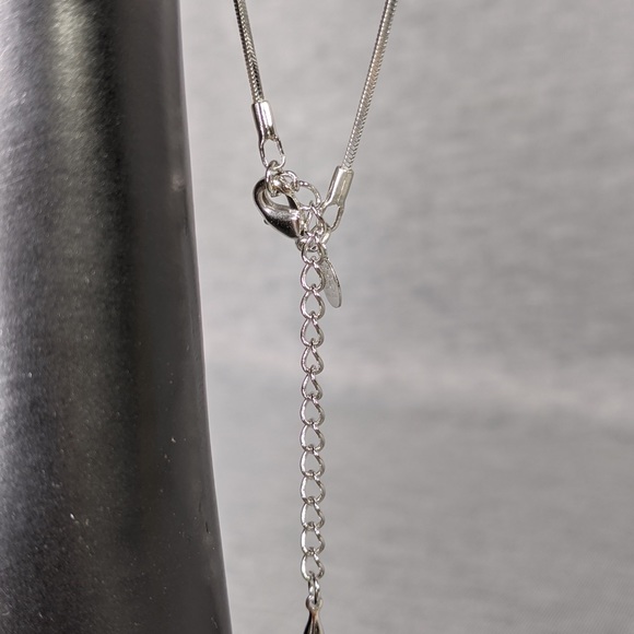 🎄 3/$35 IJDI necklace with U shape pendant - Picture 4 of 7